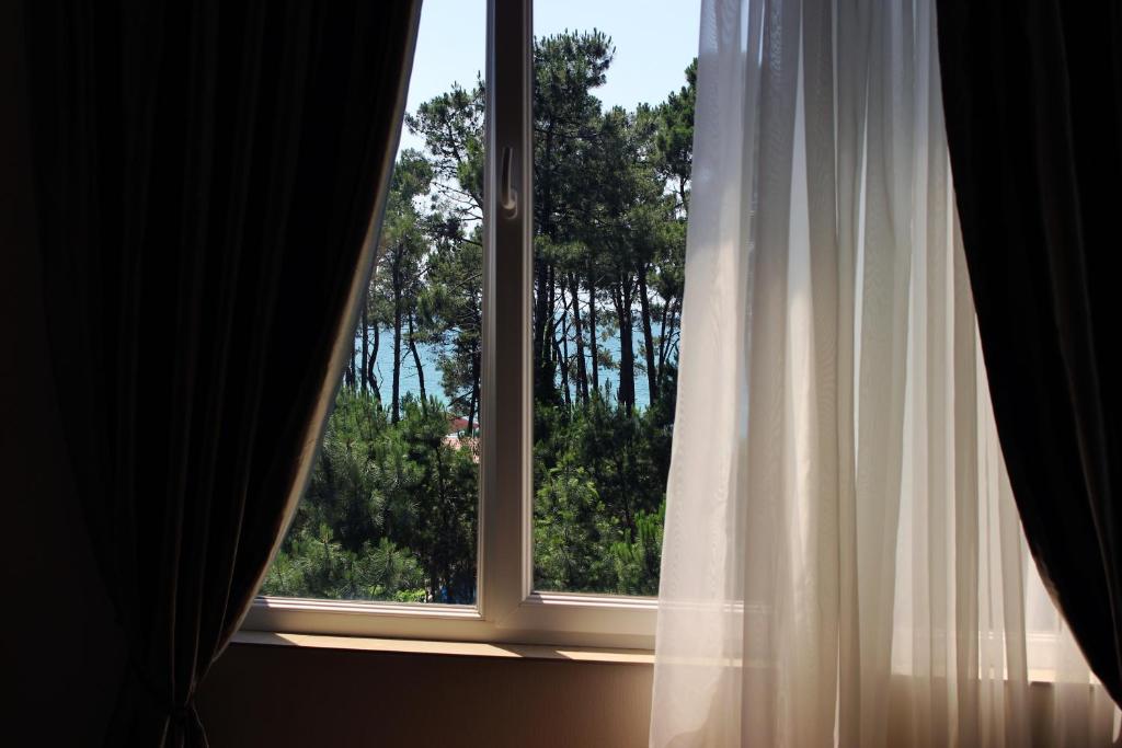 Golden Fleece Hotel room 5